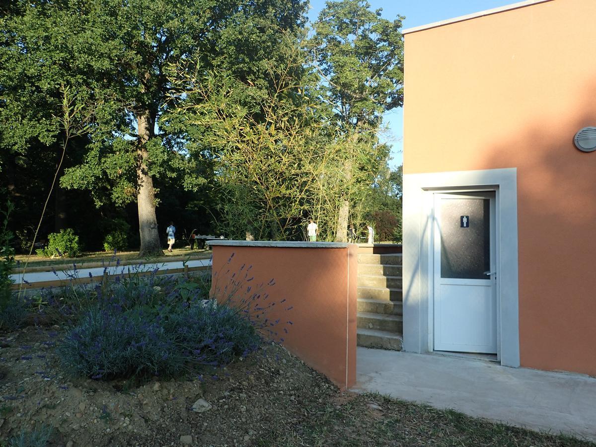 Camping Domaine De Senaud Albon Exterior foto